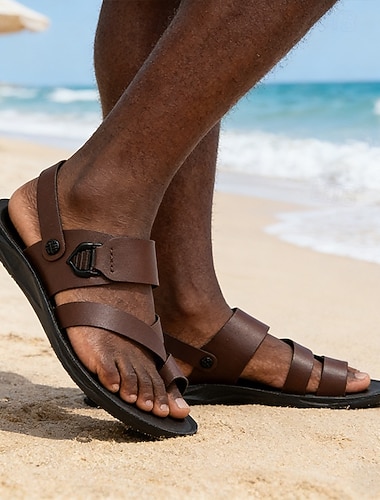  herresandaler med brune stropper, åpen tå, avslappet komfort, strandsko, lett sommersko for ferie, kystreiser, feriesteder, friluftsliv, turgåing og avslappet hverdagsstil