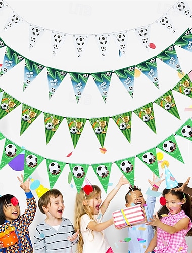  40-teilige Fußball-Wimpelkette in 4 verschiedenen Ausführungen, ideal für Jungengeburtstage, als Dekoration für Sport-Spieltage, mit Fußball-Trophäen-Motiv für Meisterschaftsspiele, für drinnen und