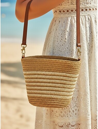  Dames schoudertas van geweven stro, met een veelkleurig streepdesign, verstelbare riem, gemaakt van milieuvriendelijk gevlochten materiaal. Een stijlvolle zomertas, ideaal voor dagelijks gebruik en op vakantie.