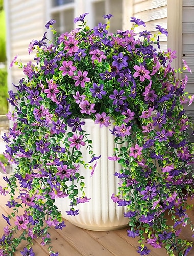  4 künstliche Hängeblumen für die Frühlingsdekoration im Freien, künstliche Seidenveilchen mit Eukalyptusblättern, UV-beständig, für drinnen und draußen, z. B. für Balkon, Terrasse oder Garten.