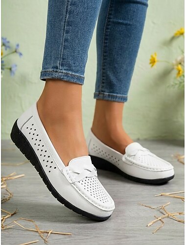  perforerte mokkasiner til dame – komfortable hvite slip-on-sko med flettede detaljer for hverdagsbruk, kontor og uformelle utflukter