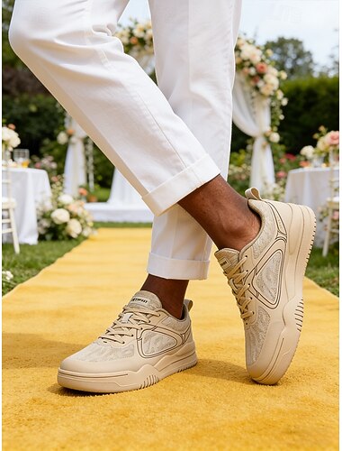  Sneakers casual da uomo beige per matrimoni: scarpe comode, traspiranti e leggere, ideali per matrimoni all'aperto, ricevimenti e per l'estate.