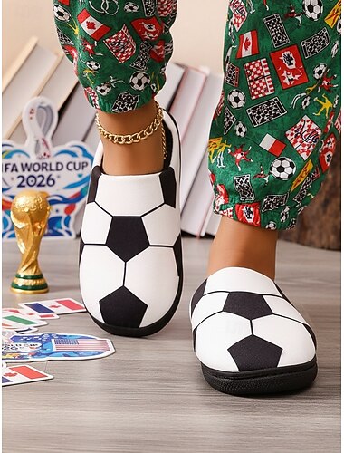  Damesslippers met zwarte voetbalprint – zachte, comfortabele pantoffels met een gedempte zool voor thuis, in de slaapkamer en voor sportliefhebbers.