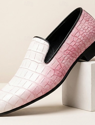  Witte en roze muiltjes voor heren met krokodillenprint, instappers, modieuze en elegante statement schoenen voor bruiloftsgasten, banketten, feesten, gala's en avondevenementen.