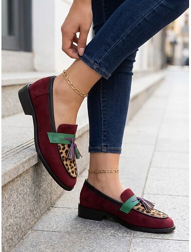  Γυναικεία μοκασίνια από σουέτ σε μπορντό και πράσινο χρώμα με λεοπάρ λεπτομέρειες – άνετα, καθημερινά φλατ παπούτσια για δουλειά και casual ντύσιμο