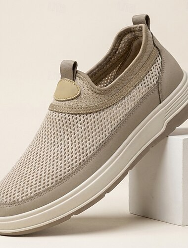  Beige pustende slip-on-sneakers i mesh for menn, lette og komfortable tursko for daglig bruk, reiser, pendling, sommerfritid og smart casual-stil