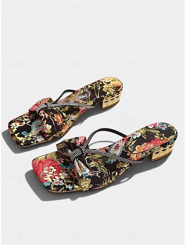  Γυναικεία φλοράλ σανδάλια με χαμηλό τακούνι - ιδανικά για βραδινές εκδηλώσεις σε θέρετρα
