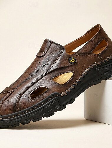  Bruine visserssandalen voor heren, gesloten teensandalen voor buiten, ademende, comfortabele schoenen met uitsparingen voor reizen, wandelen, zomervakantie, buitenactiviteiten en dagelijks casual gebruik.
