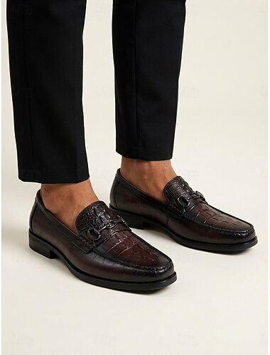  mocassini da uomo in pelle marrone, elegante design con cinturino alla caviglia e dettagli dorati, stile formale per matrimoni, sposi e occasioni speciali