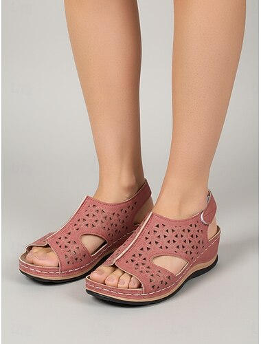  Damessandalen met uitgesneden details in een zachtroze tint, ademende sandalen met bloemenprint en opengewerkt design, verstelbare bandjes, comfortabele casual schoenen voor vakantie en winkelen.