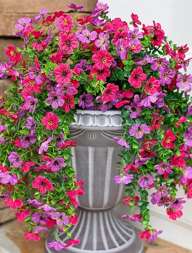  2/4 ks venkovní umělé závěsné květiny, fialová a fuchsiová jarní dekorace, realistické rostliny, hedvábné květiny odolné vůči UV záření a blednutí, vhodné na verandu, terasu, balkon, květináč