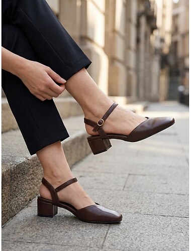  Dunkelbraune Slingback-Pumps mit eckiger Zehenpartie für Damen – professionelle Büroschuhe mit Blockabsatz und verstellbarem Knöchelriemen für den Arbeitsalltag und Business Casual. &städtisches