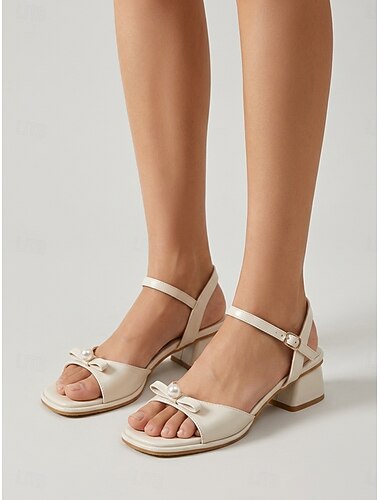  Sandálias de noiva femininas com salto bloco na cor marfim – elegantes sapatos de casamento com bico aberto e tira no tornozelo para noivas em casamentos no jardim.