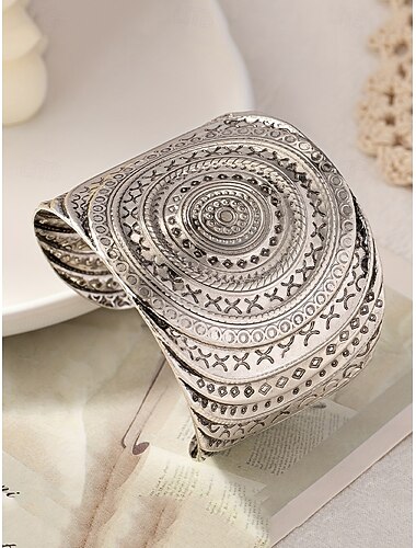  Damen-Armreif im Boho-Stil aus einer Legierung, offener Armreif in Gold und Silber – perfekt für Strandurlaub, Freizeit, Resort-Look und als sommerliches Statement-Schmuckstück.