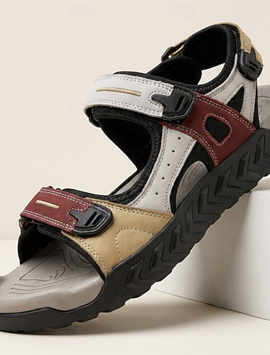  Sandali sportivi da uomo beige e bordeaux, aperti in punta, regolabili, scarpe da passeggio leggere e comode per l'estate, ideali per viaggi, escursioni, vacanze al mare e attività all'aperto.