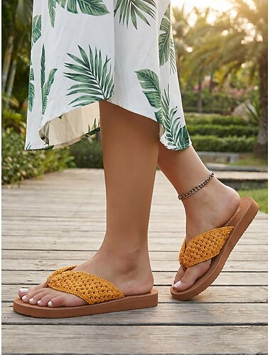  Mosterdgele gevlochten teenslippers voor dames - bohemian gehaakte sandalen met comfortabele platte zool voor buitenvakanties, wandelingen in tropische tuinen en zomerse stranduitjes.