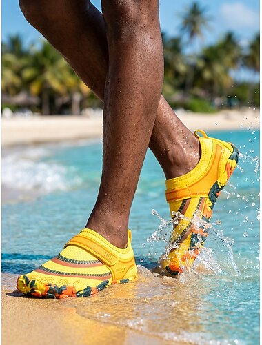  Gele, waterbestendige, sneldrogende instapsandalen voor heren, comfortabele casual outdoorschoenen voor strandvakanties, wateractiviteiten, bij het zwembad, reizen en zomerse ontspanning.