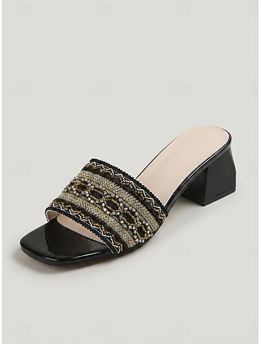  Zwarte dames slippers met blokhak en goud- en zilverkleurige bandjes – perfecte schoenen voor een cruisevakantie in een resort of op het dek.