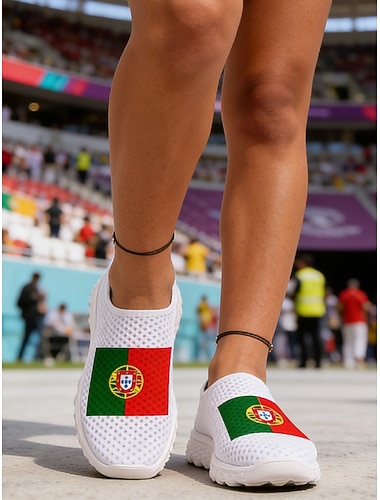  Dames slip-on sneakers met Portugese vlag – lichtgewicht casual mesh schoenen voor voetbalfans, op reis en dagelijks gebruik.