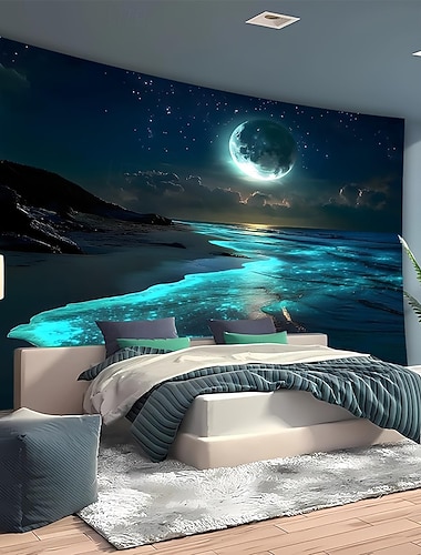  Surrealer Wandteppich mit Strandnacht, biolumineszierendem Ozean, Vollmond und Sternenhimmel – großes Stoffkunstwerk für Schlafzimmer, Wohnzimmer, Studentenwohnheim oder Küstenzimmer.