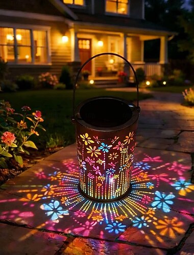  Farol colgante solar de metal hueco e impermeable con proyección de libélula colorida, luz LED decorativa para jardín, patio, sendero, césped, villa, escaleras, porche: perfecto para crear un ambiente