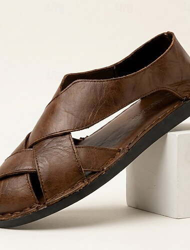  Donkerbruine herensandalen van imitatieleer met gekruiste bandjes, geschikt voor de zomer en dagelijks gebruik.