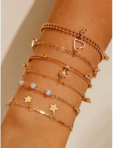  Set di bracciali impilabili da donna, composto da 6 bracciali a strati color oro e argento con dettagli a forma di cuore, stella e perla, perfetti per le vacanze al mare e per l'uso quotidiano.