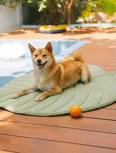  Tappetino per cani a forma di foglia, in tessuto rinfrescante, termoassorbente, comodo e antiscivolo.