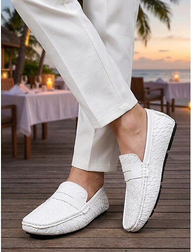  Mocassini da uomo bianchi - scarpe slip-on morbide, leggere e comode - calzature raffinate per le serate in resort, ideali per cene in vacanza, incontri al mare e uno stile elegante e rilassato.