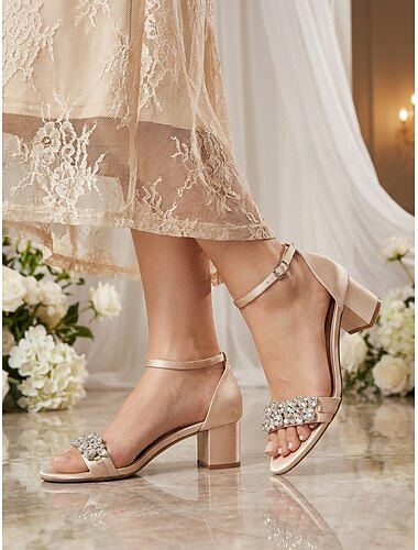 Elegante, nudefarbene Sandalen mit Strassbesatz und Blockabsatz – elegante Cocktailschuhe mit Knöchelriemen