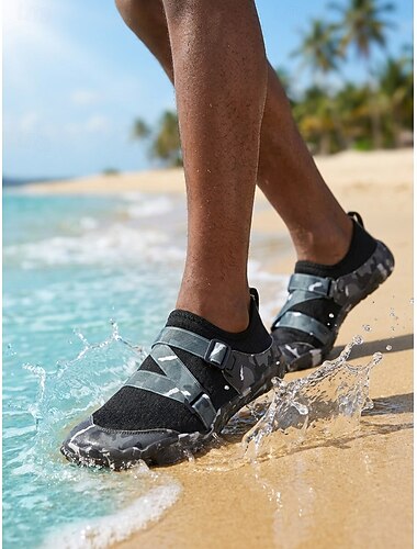  Sandali da acqua neri da uomo - scarpe da acqua a piedi nudi ad asciugatura rapida - calzature da esterno traspiranti e antiscivolo per attività acquatiche, passeggiate in spiaggia, nuoto e viaggi.