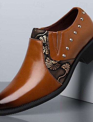  Scarpe derby da uomo marroni con taglio laterale e dettagli borchiati, eleganti scarpe da cerimonia, calzature da gentiluomo di tendenza per matrimoni, banchetti, feste e occasioni serali.