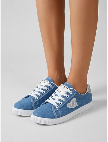  Damessneakers van blauw denim - casual canvas veterschoenen met een sprankelend hartje als accent, klassieke schoenen voor wandelen, casual uitjes en reizen.