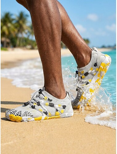  Scarpe da acqua grigie da uomo - scarpe da ginnastica acquatiche a piedi nudi ad asciugatura rapida - scarpe da esterno traspiranti e antiscivolo per attività acquatiche, nuoto, passeggiate in spiaggia e viaggi.