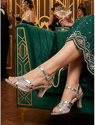 Dameshakken in Gatsby-stijl uit de jaren 1920 - zilveren glitter flapper dansschoenen met gekruiste bandjes voor een vintage themafeest of cocktailavond.