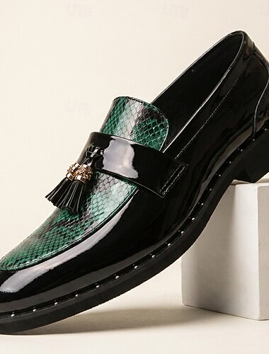  Svarte herreloafers med kvast i lakk – luksuriøse slip-on-sko, elegant formelt fottøy til bryllup, cocktailfester og forretningsarrangementer