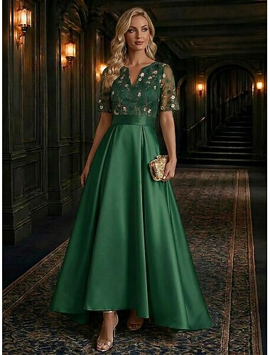  A-Linie Asymmetrisch Abendkleid Elegant Abendkleid mit Empire-Taille Kurzarm Rundhalsausschnitt Hochzeit Formell Satin mit Falten Stickerei Applikationen