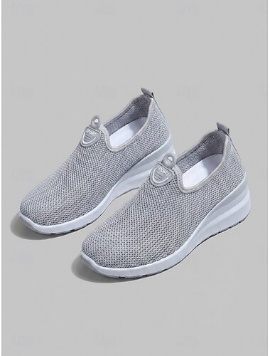  Grå andningsbara slip-on-promenadskor i mesh för dam – lätta kilklackade sneakers för resor, sommarpromenader och vardagskläder