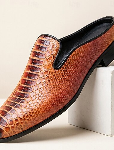  Bruine exotische loafers voor heren – luxe instapschoenen met krokodillenprint, klassieke formele schoenen voor bruiloften, banketten en zakelijke evenementen.