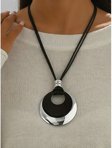  Damesketting met ronde hanger in bohemian stijl, gemaakt van polyesterkoord en een legering, een opvallend sieraad in goudkleur. &Zilveren ronde hangerketting, perfect voor vakantie, strand, feestjes