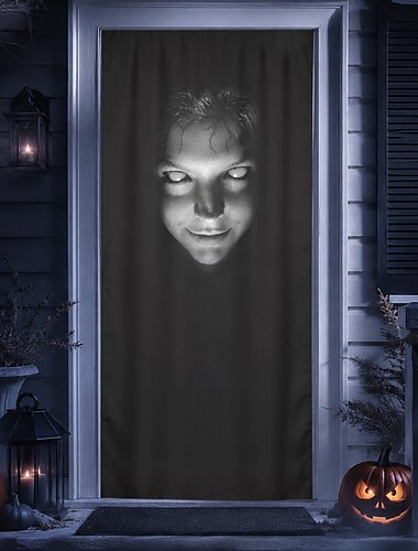  halloween ajtótakaró hátborzongató arc ajtóra úszó szellemfej ijesztő fekete-fehér bejárati ajtó hátteret verandára bejárat kísértetjárta házibuli dekoráció