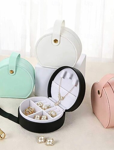 Boîte à bijoux de voyage semi-circulaire, mini-boîte de rangement portable avec compartiments pour bagues, boucles d'oreilles, colliers et bracelets, étui compact pour sac à main et sac à main.