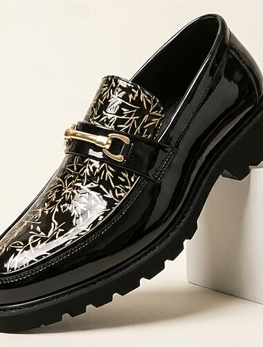  Mocassini da uomo di lusso, scarpe eleganti slip-on nere in vernice con motivo dorato in rilievo e suola spessa, ideali per eventi formali, matrimoni, feste e look di alta moda.