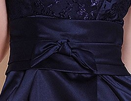 Tubino / Colonna Classico & Senza Tempo Abito formale Ritorno a casa Cocktail party Corto / Mini Senza Maniche Scollo a Barca Raso con Fiocco/Fiocchi Spacco sul davanti 2025 del 2026 a $99.99 –P2