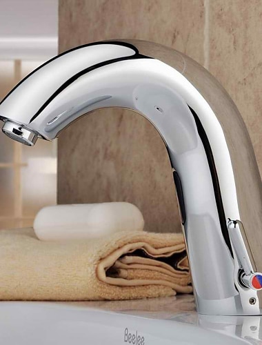 Kylpyhuone Sink hana - Touch / Touchless Kromi Integroitu Yksi reikä / Yksi kahva yksi reikäBath Taps