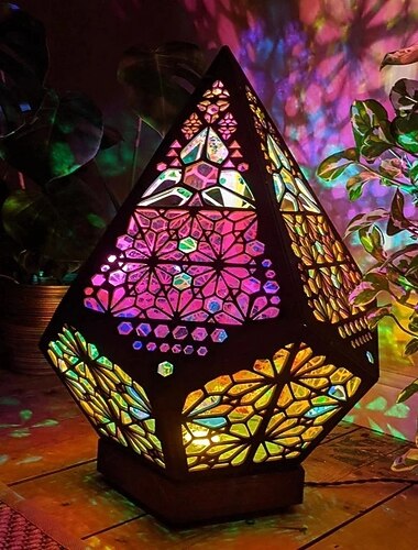  Licht Grote Vloerlamp met USB-oplader Kerstverlichting Bohemian Holle Geometrische Retro Vloerdecoratieve LED Kleurrijke Diamanten Lichten Kleurrijke 3D Projectie Nacht Bureau Lamp Thuisdecoratie