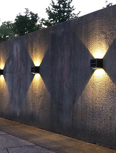 Lampe murale solaire extérieure de Noël éclairage à 2 modes lumière solaire ajustable décors lumineux de mur de villa clôture extérieure éclairage étanche pour terrasse jardin garage chemin