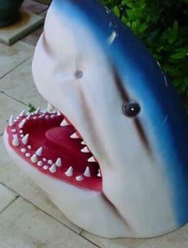 Décor flottant de crocodile de tête de requin pour la piscine de jardin, jouet de parodie de statue d'animaux de plein air de nouveauté pour la décoration de mur d'étang de parc de jardin