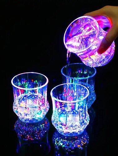 2/5/10 pezzi bicchieri luminosi brillano al buio forniture per feste bicchiere di birra LED colorato per feste compleanni disco Regalo di San Valentino
