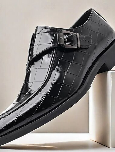 scarpe eleganti da uomo in similpelle con motivo coccodrillo bordeaux e fibbia, calzature eleganti per occasioni formali e di lavoro